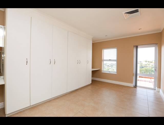 3 BEDROOM APARTMENT FOR SALE IN LA LUCIA